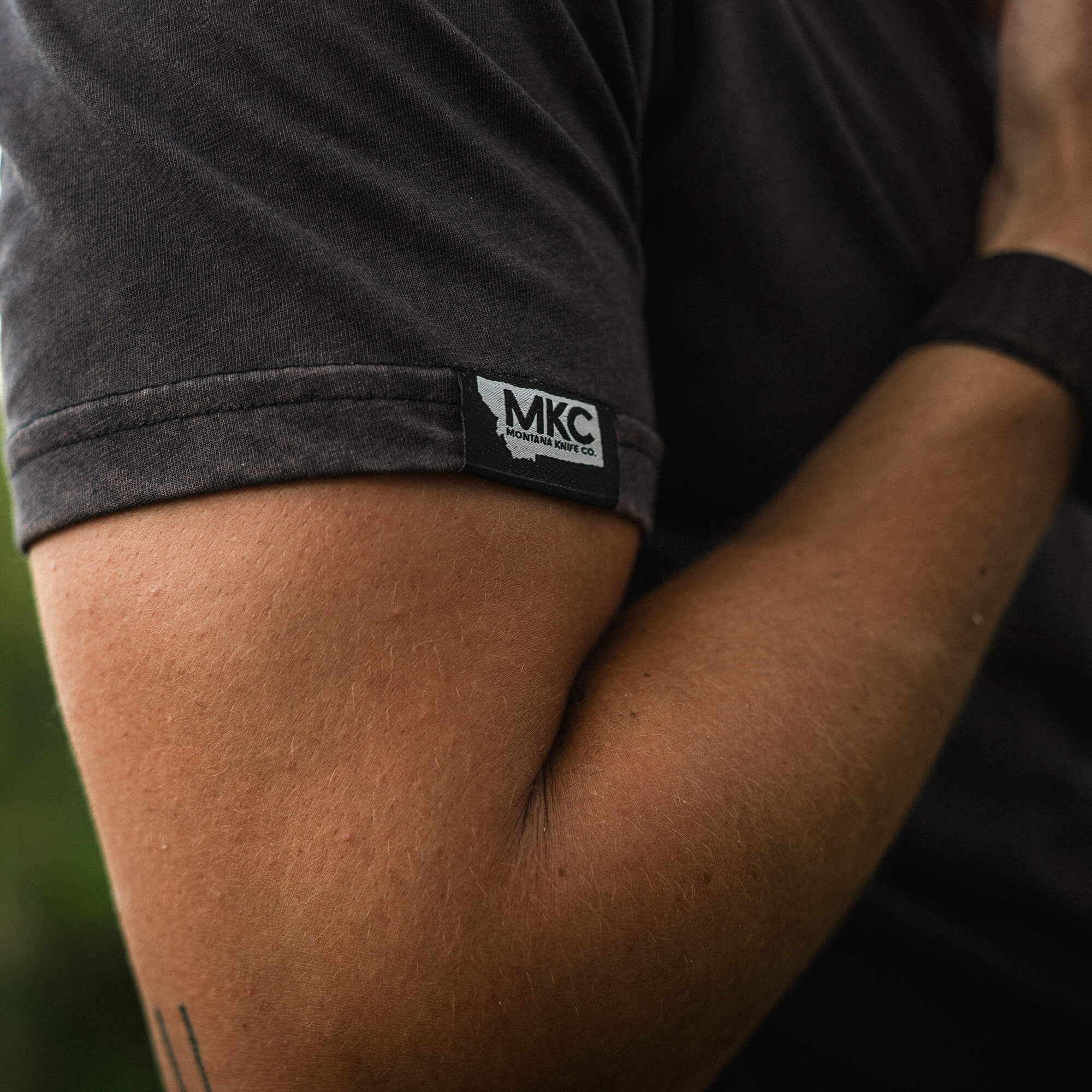 MKC X MOSSY OAK BOTTOMLAND POCKET TEE - BLACK - Image 8