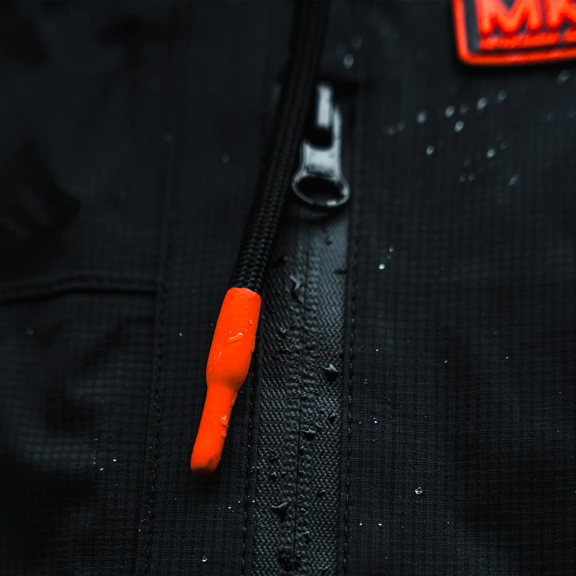 MT. REYNOLDS RAIN JACKET - BLACK - Image 11