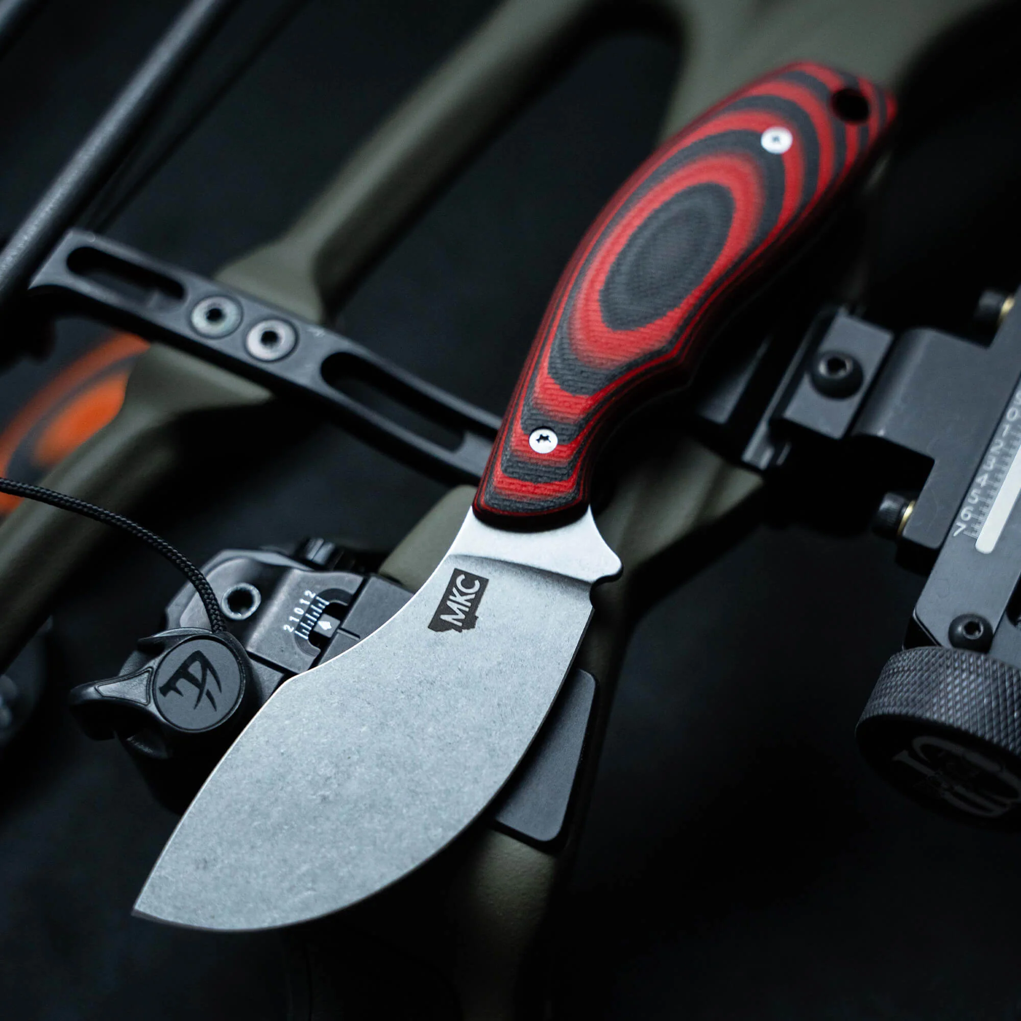 PACKOUT SKINNER - KEEP HAMMERING EDITION - RED & BLACK - Image 8
