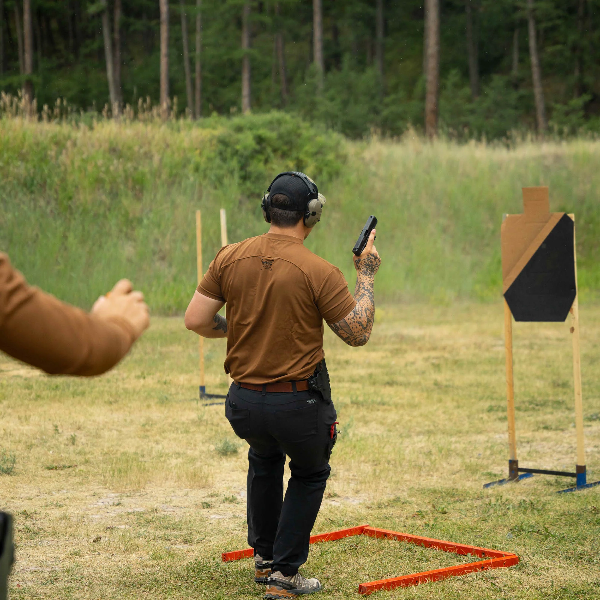 RANGE DAY PERFORMANCE SHORT SLEEVE - COYOTE - Image 12